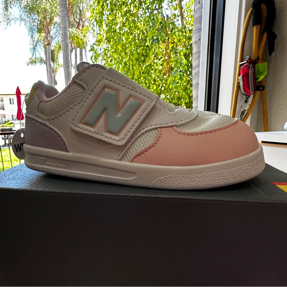 NWT 300 New-B Hook and Loop toddler size 8XW (New Balance)